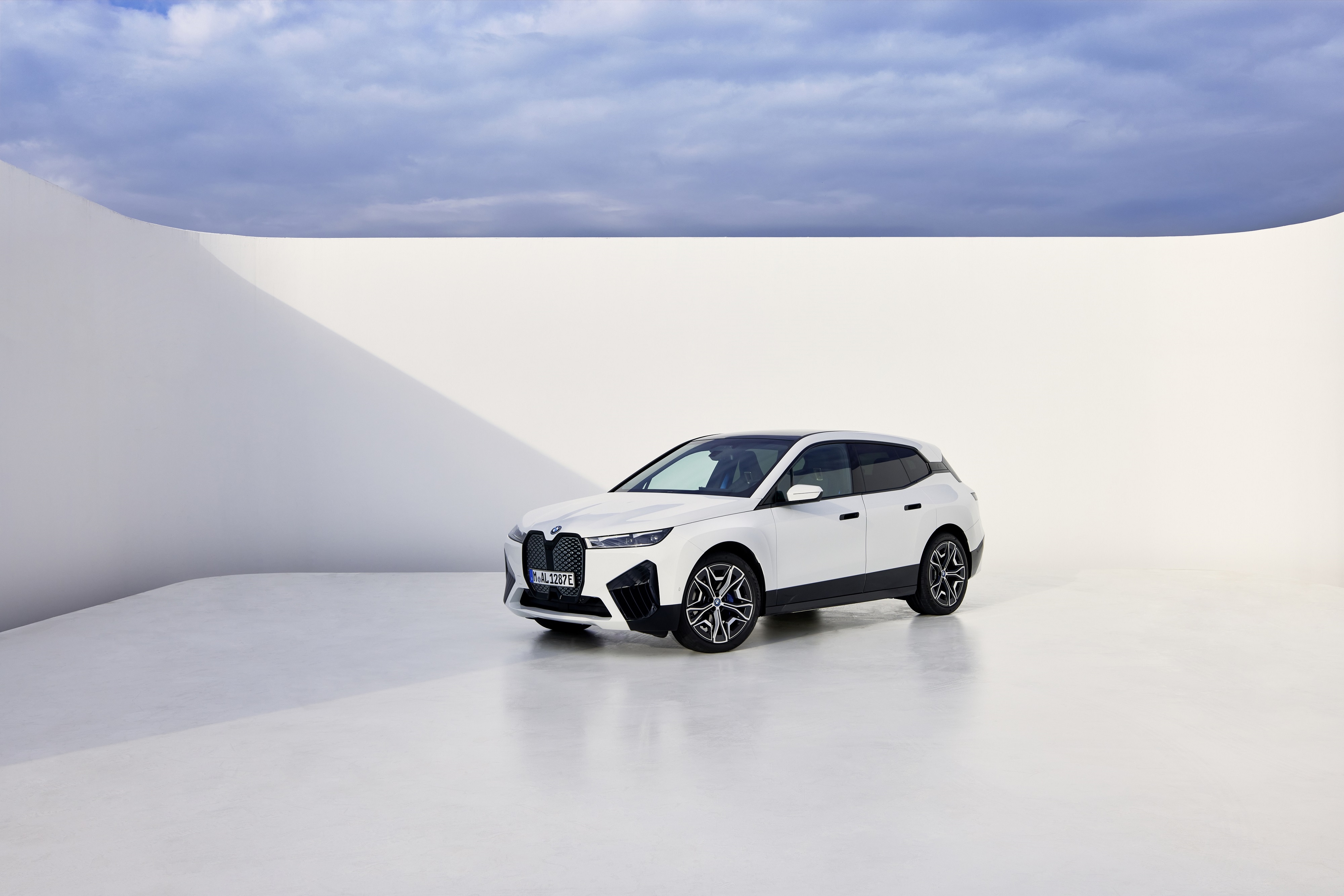 BMW launches the iX xDrive50 at Rs 1.40 crore BMW launches the iX xDrive50 at Rs 1.40 crore