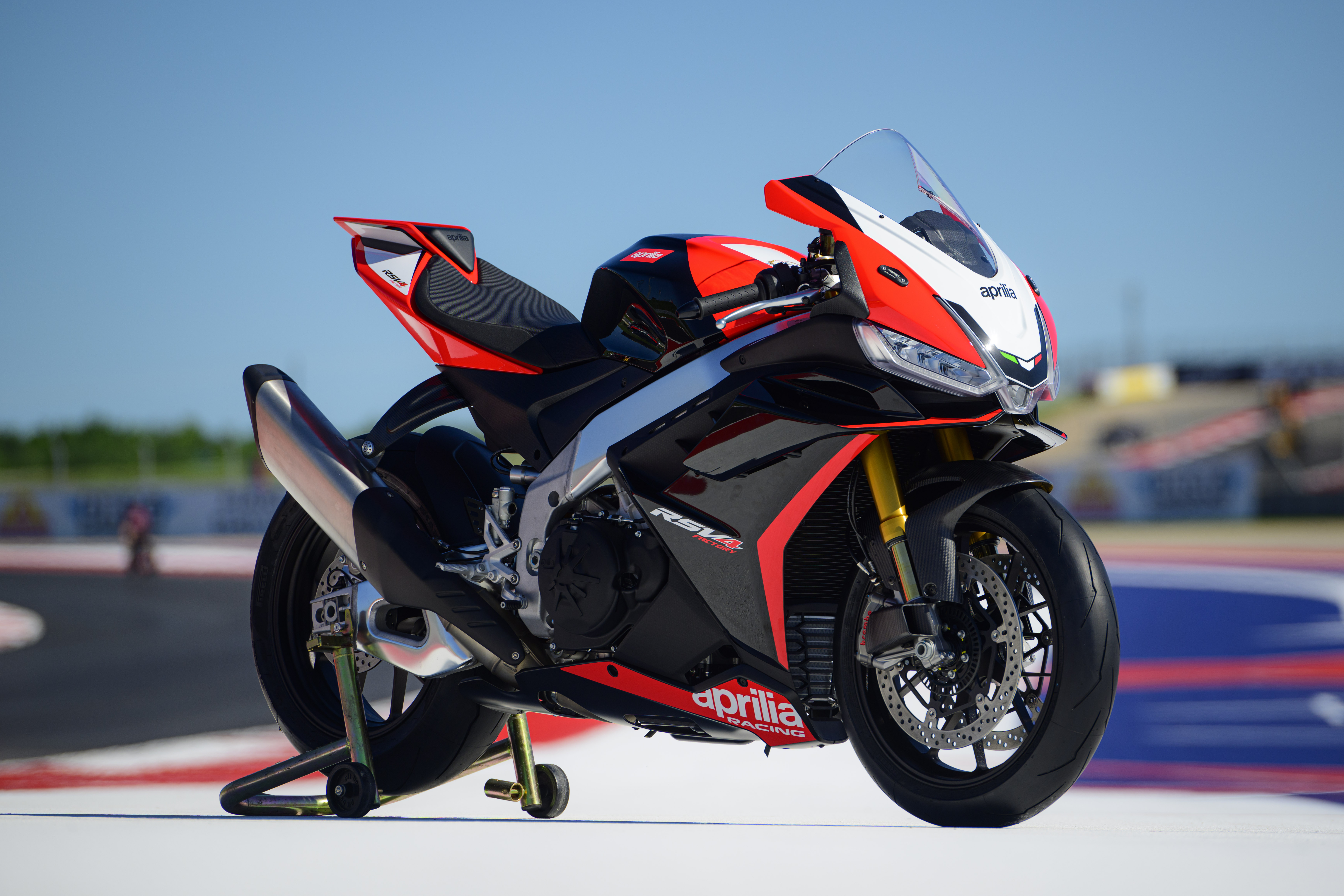 Aprilia introduces SE-09 SBK limited edition for the RSV4 Factory and Tuono V4 Factory