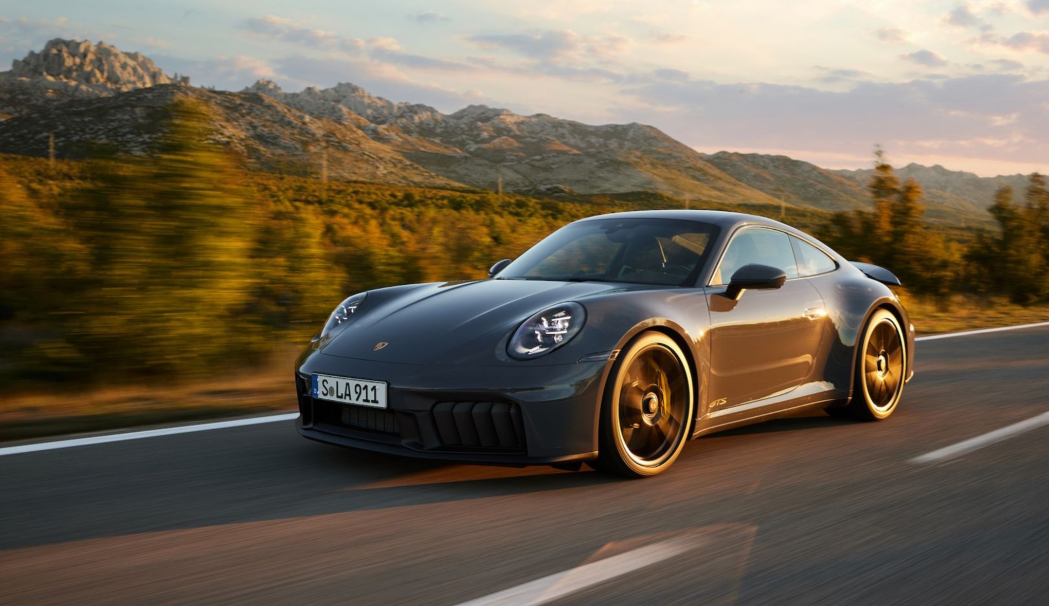 2025 Porsche 911 GTS hybrid launched in India for Rs 2.75 crore, base Carrera at Rs 2 crore 2025 Porsche 911 GTS hybrid launched in India for Rs 2.75 crore, base Carrera at Rs 2 crore