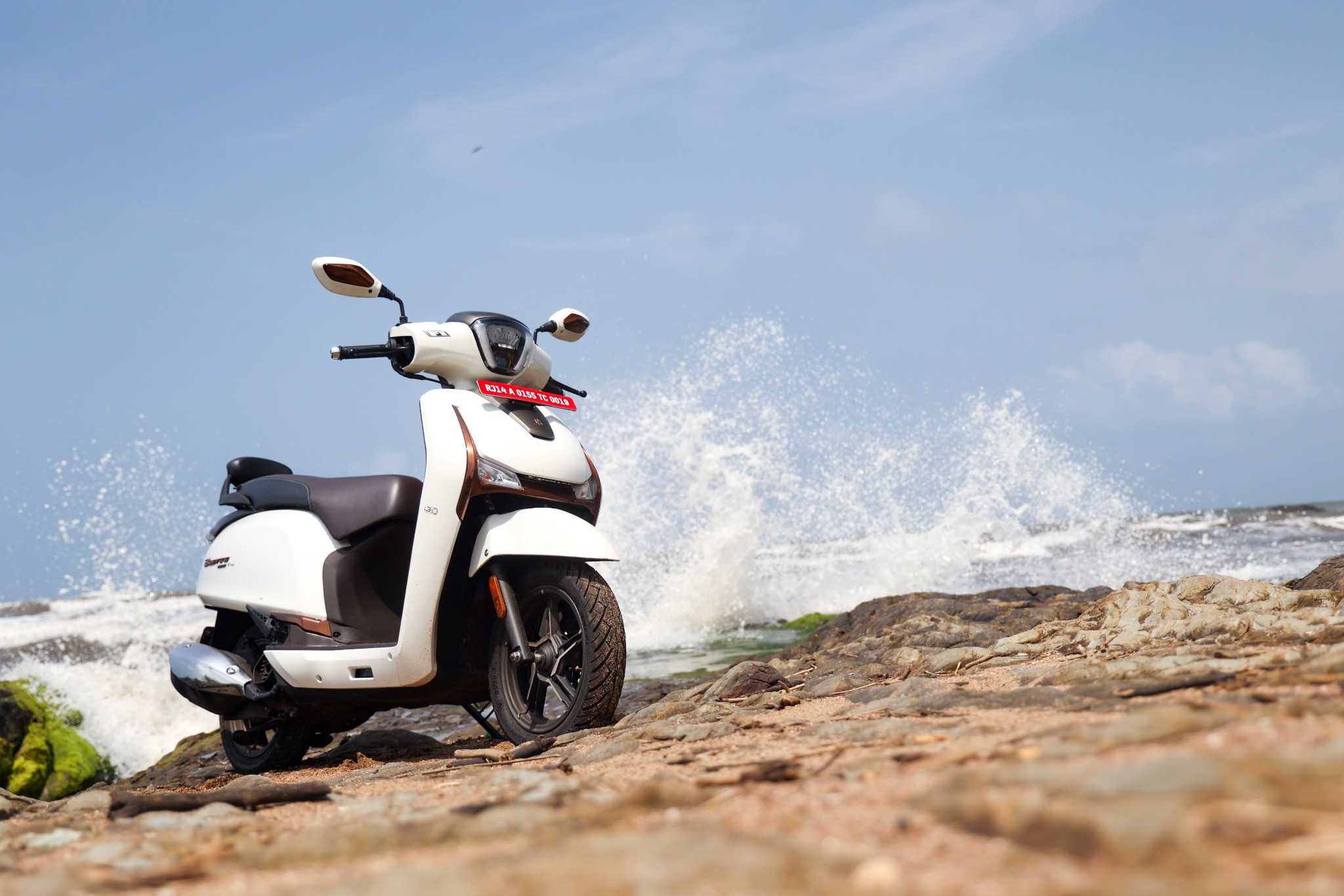 Updated Hero Destini 125 unveiled, gets a new design and longer wheelbase Updated Hero Destini 125 unveiled, gets a new design and longer wheelbase