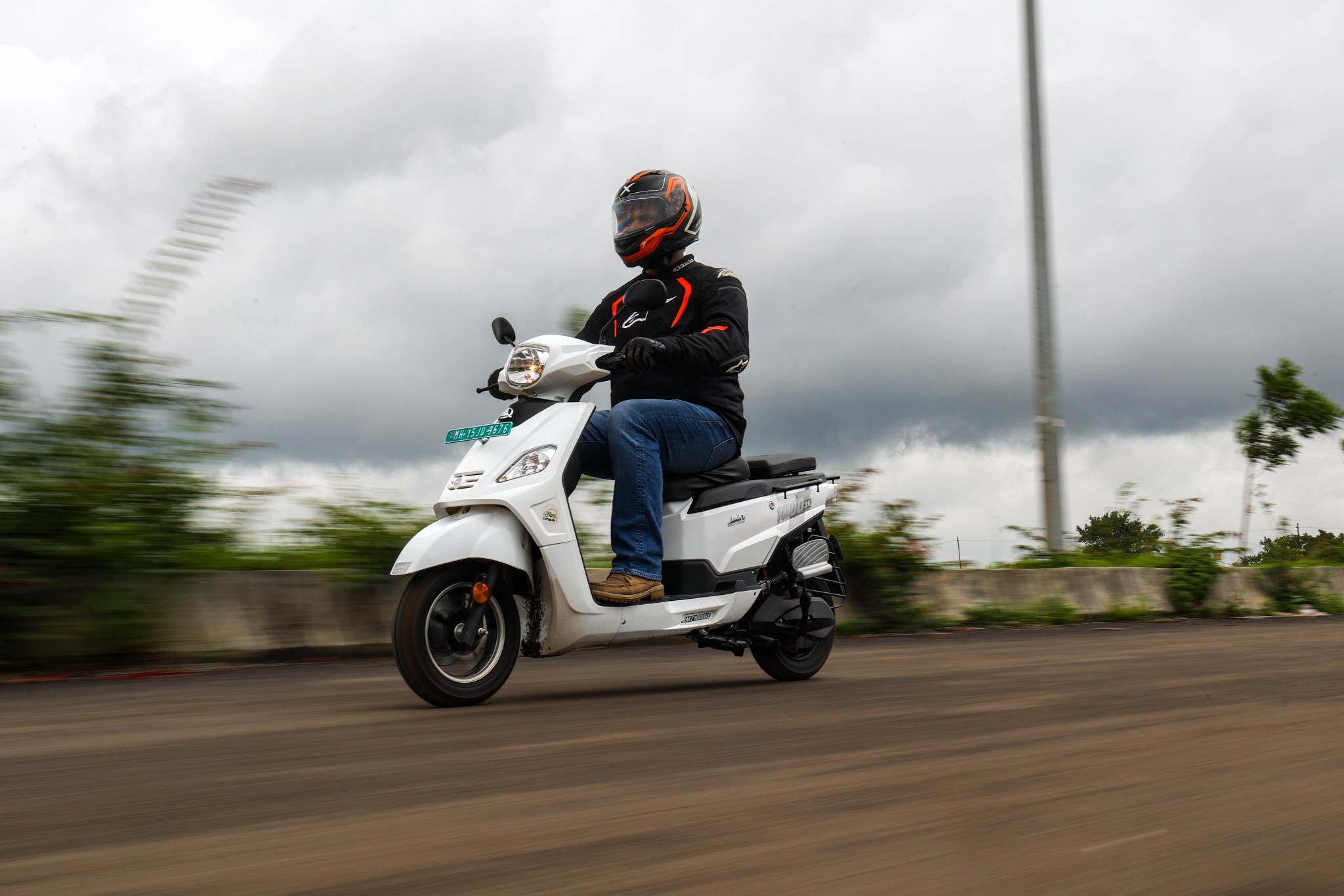 Jitendra JMT 1000 HS 3K e-scooter review: Quirky features for the win? Jitendra JMT 1000 HS 3K e-scooter review: Quirky features for the win?