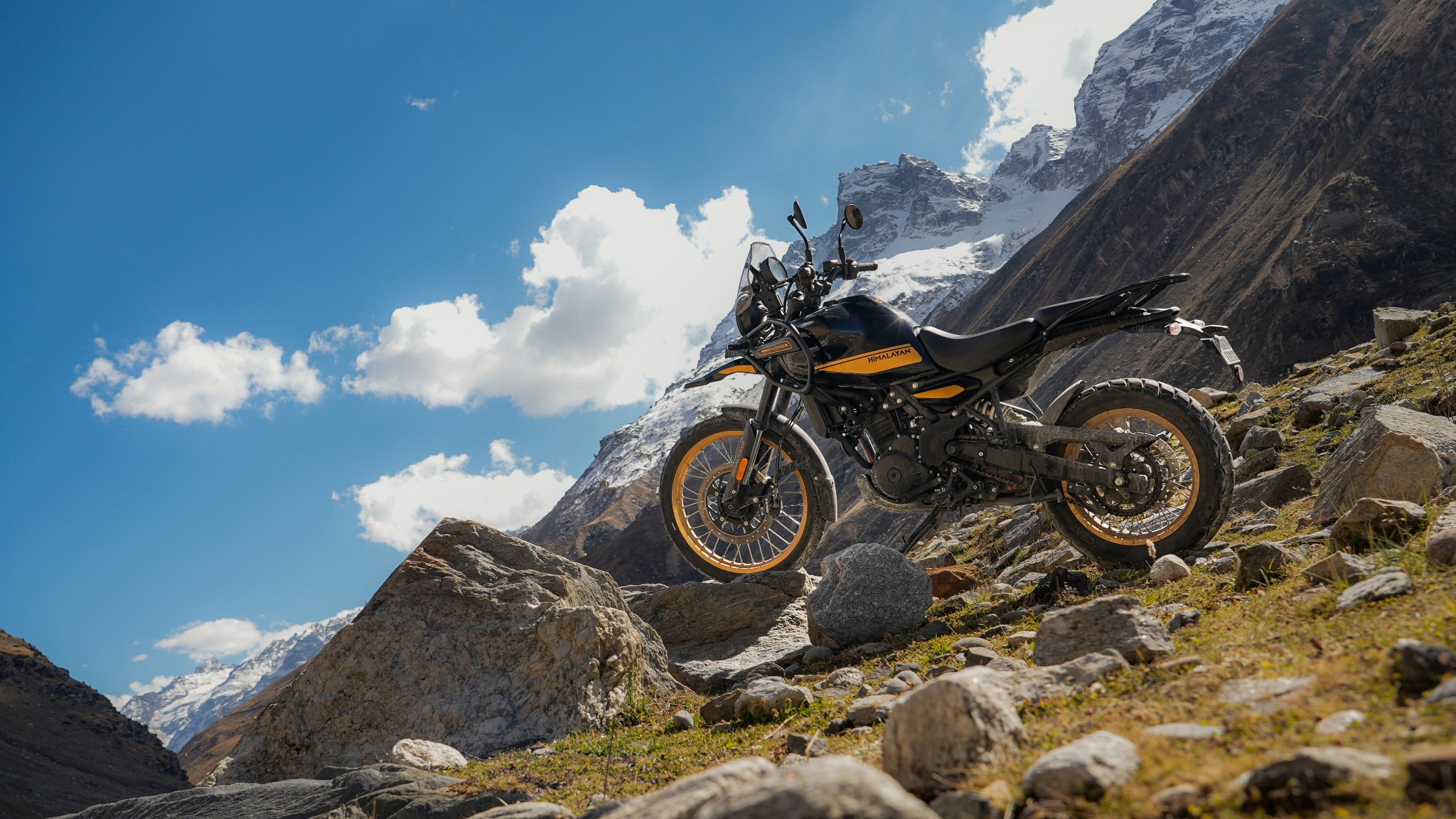 Royal Enfield Himalayan 450 is now available with tubeless wire-spoked wheels Royal Enfield Himalayan 450 is now available with tubeless wire-spoked wheels