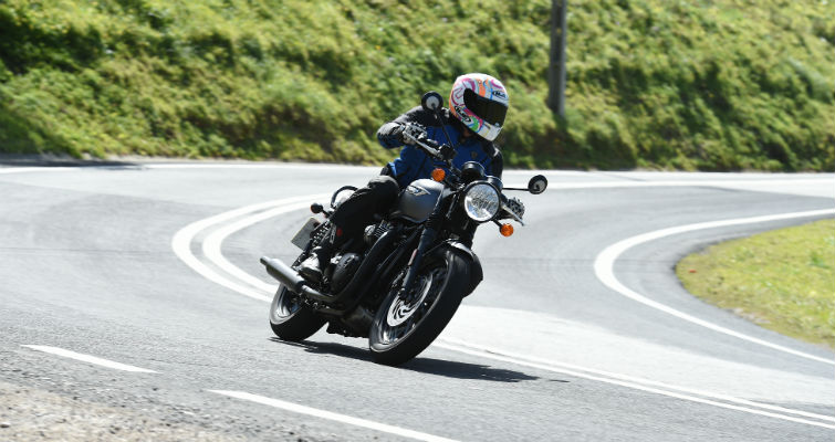 Triumph Bonneville T120 Black review