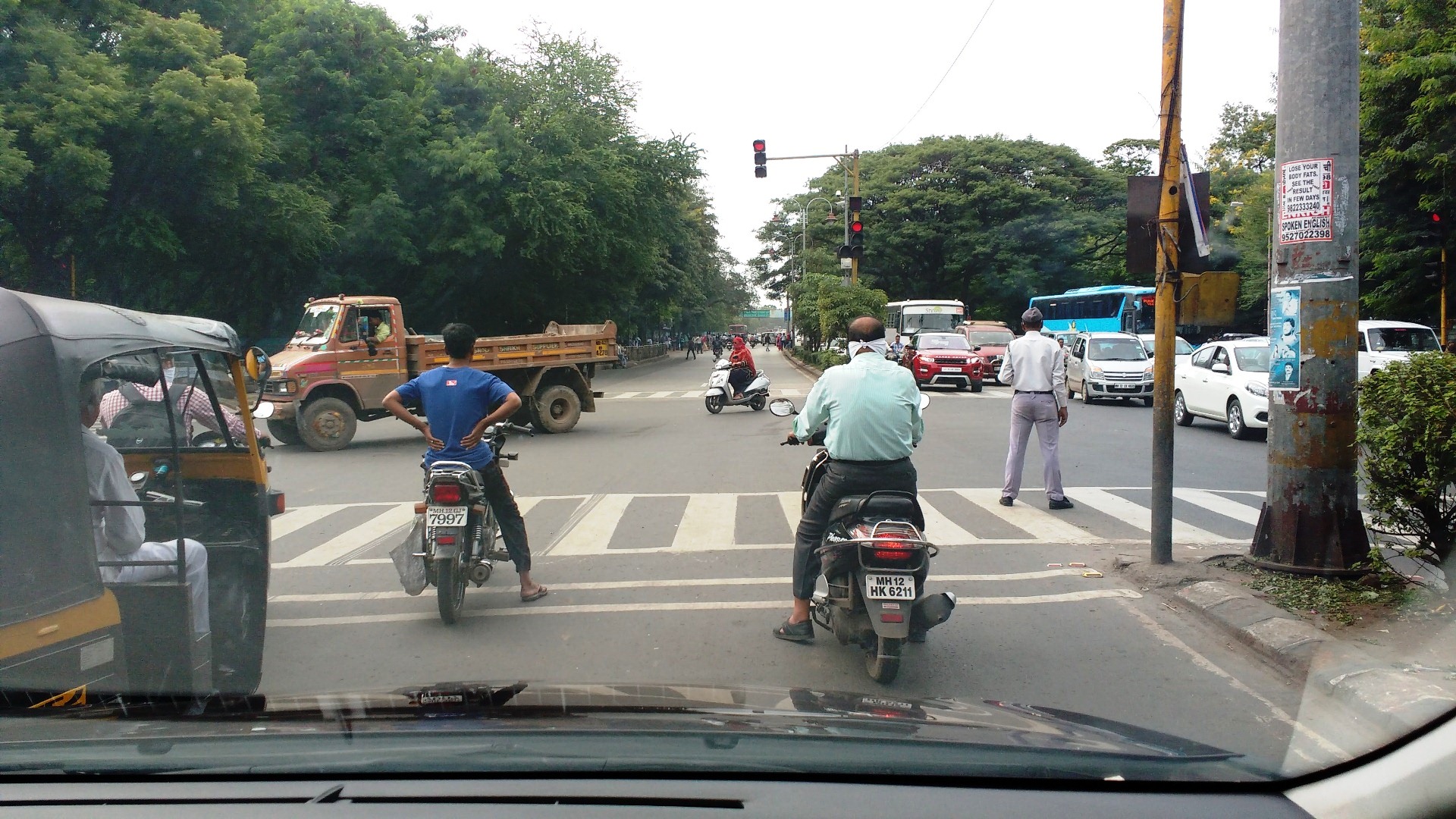 10 Things Indian drivers do that would get them arrested anywhere else 10 Things Indian drivers do that would get them arrested anywhere else
