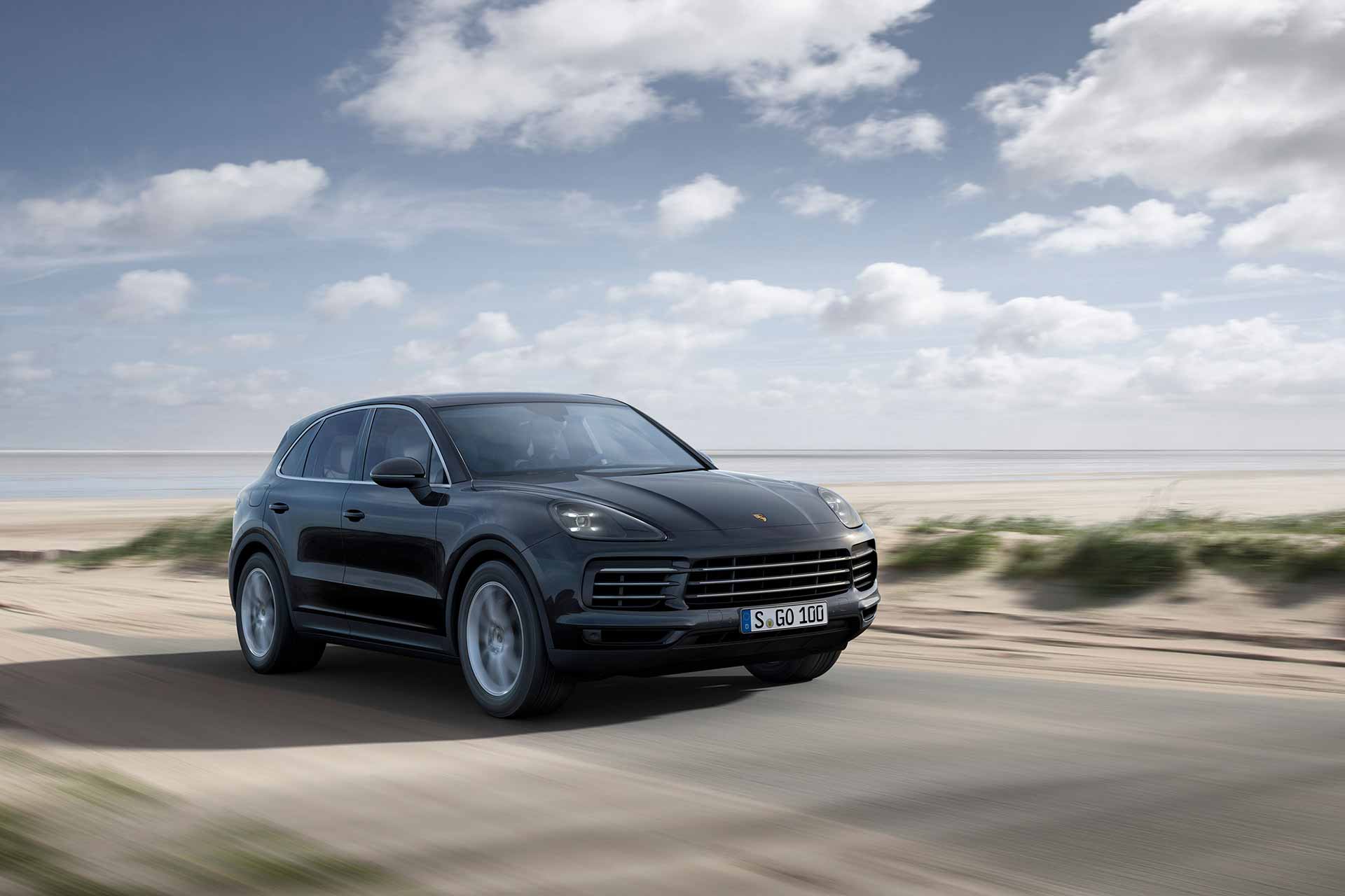 2017 Frankfurt Motor Show: Porsche brings in the 911 GT3 with Touring Package and the new Cayenne models