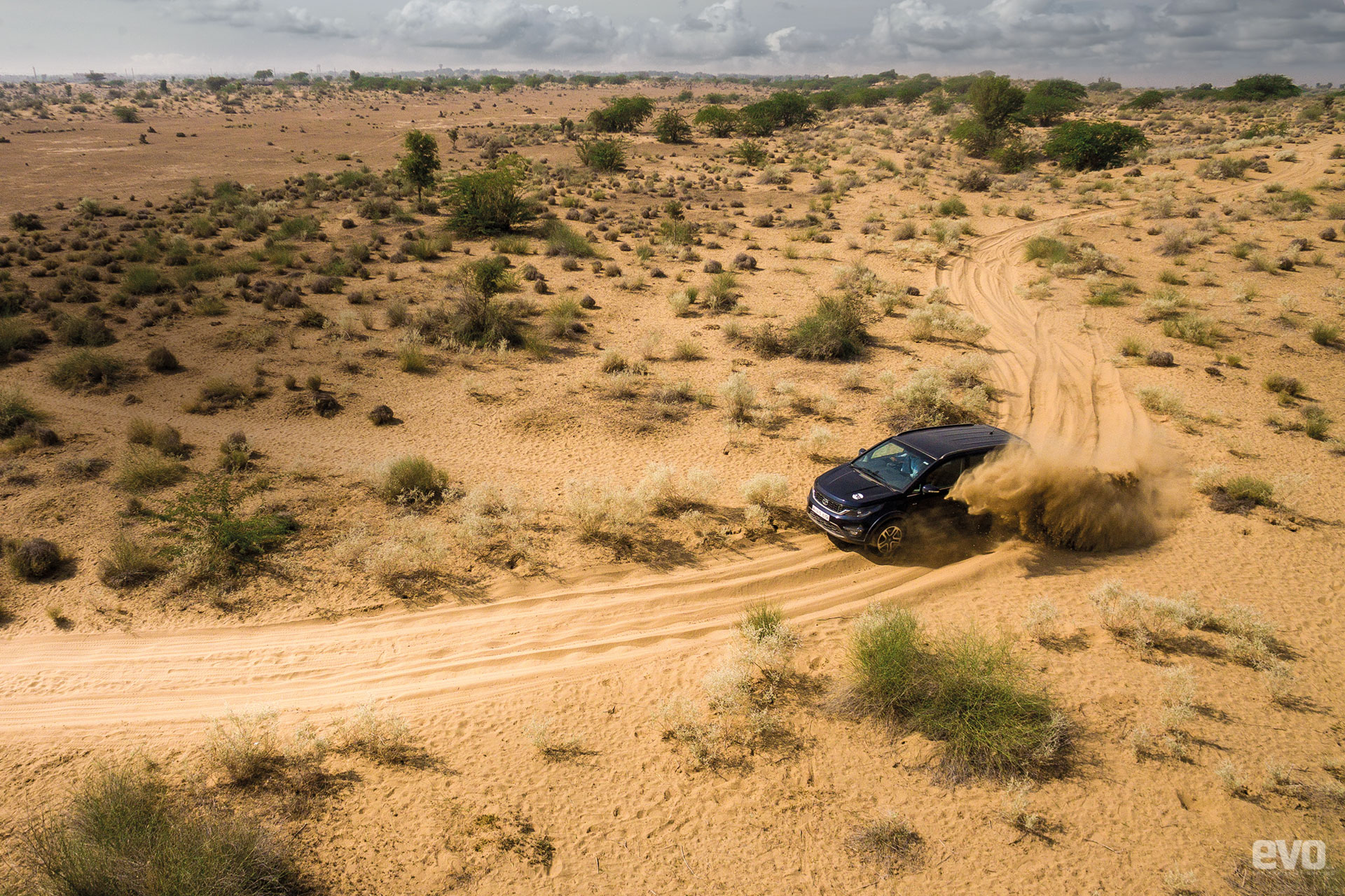 Hexapade: Driving the Tata Hexa through the deserts of Bikaner Hexapade: Driving the Tata Hexa through the deserts of Bikaner