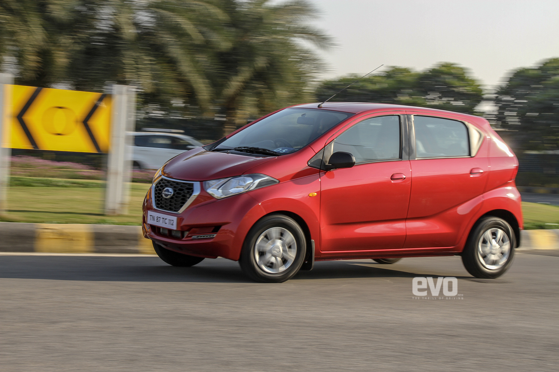 Datsun Redi-Go AMT launched at Rs 3.81 lakh