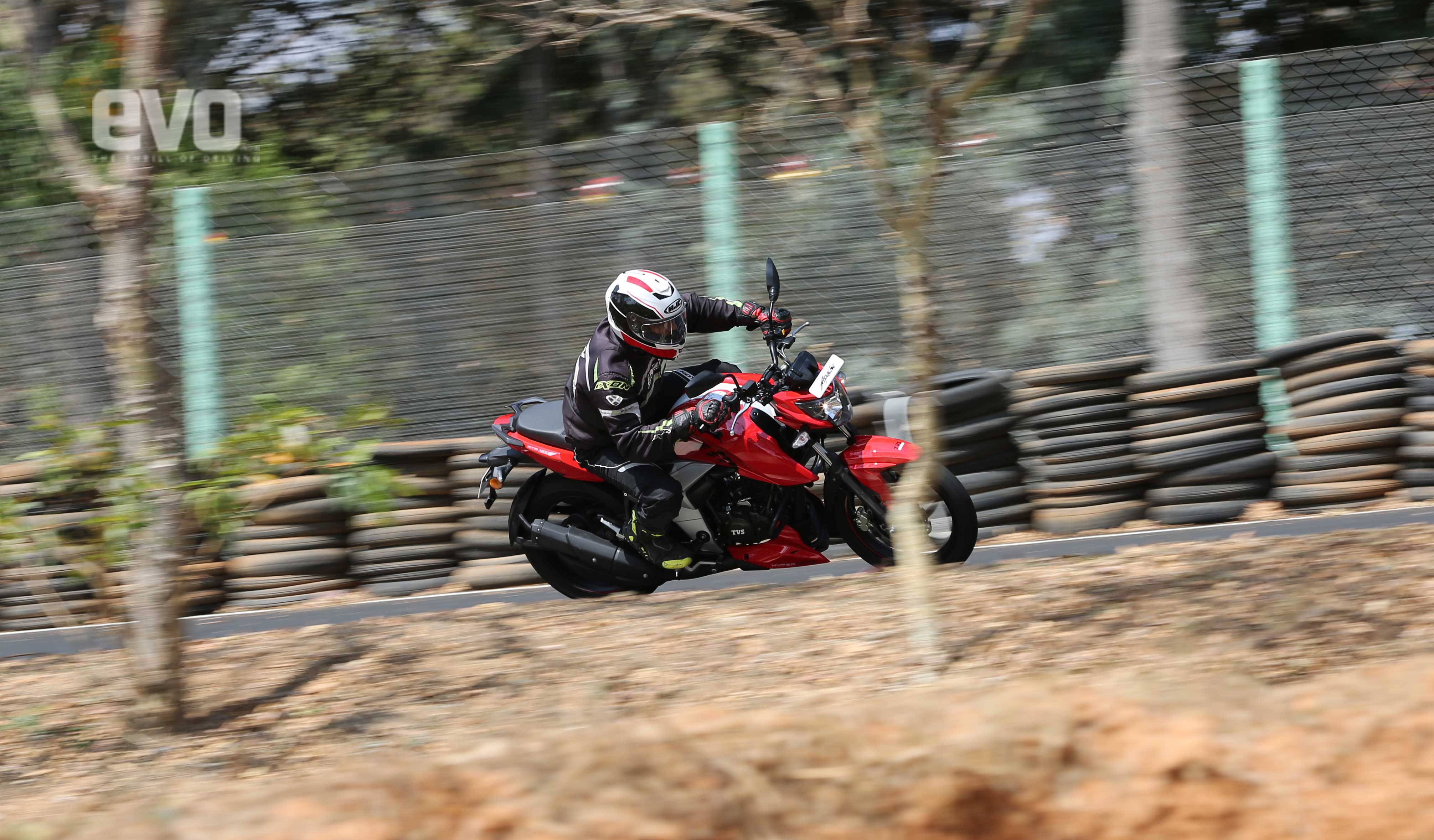 TVS Apache RTR 160 4V: The best 160cc streetfighter? TVS Apache RTR 160 4V: The best 160cc streetfighter?