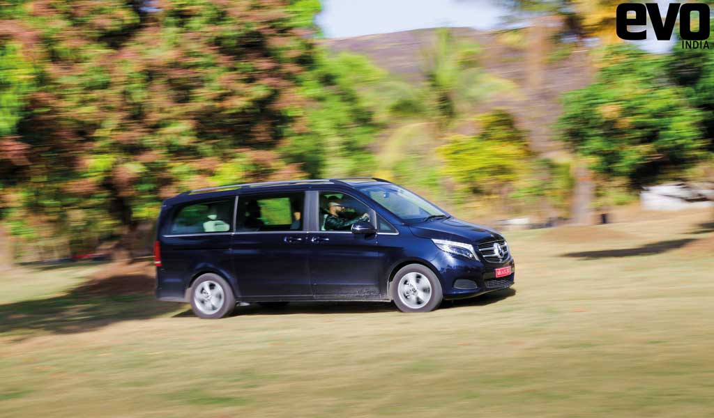 The Mercedes-Benz V-Class to an impromptu rock performance The Mercedes-Benz V-Class to an impromptu rock performance