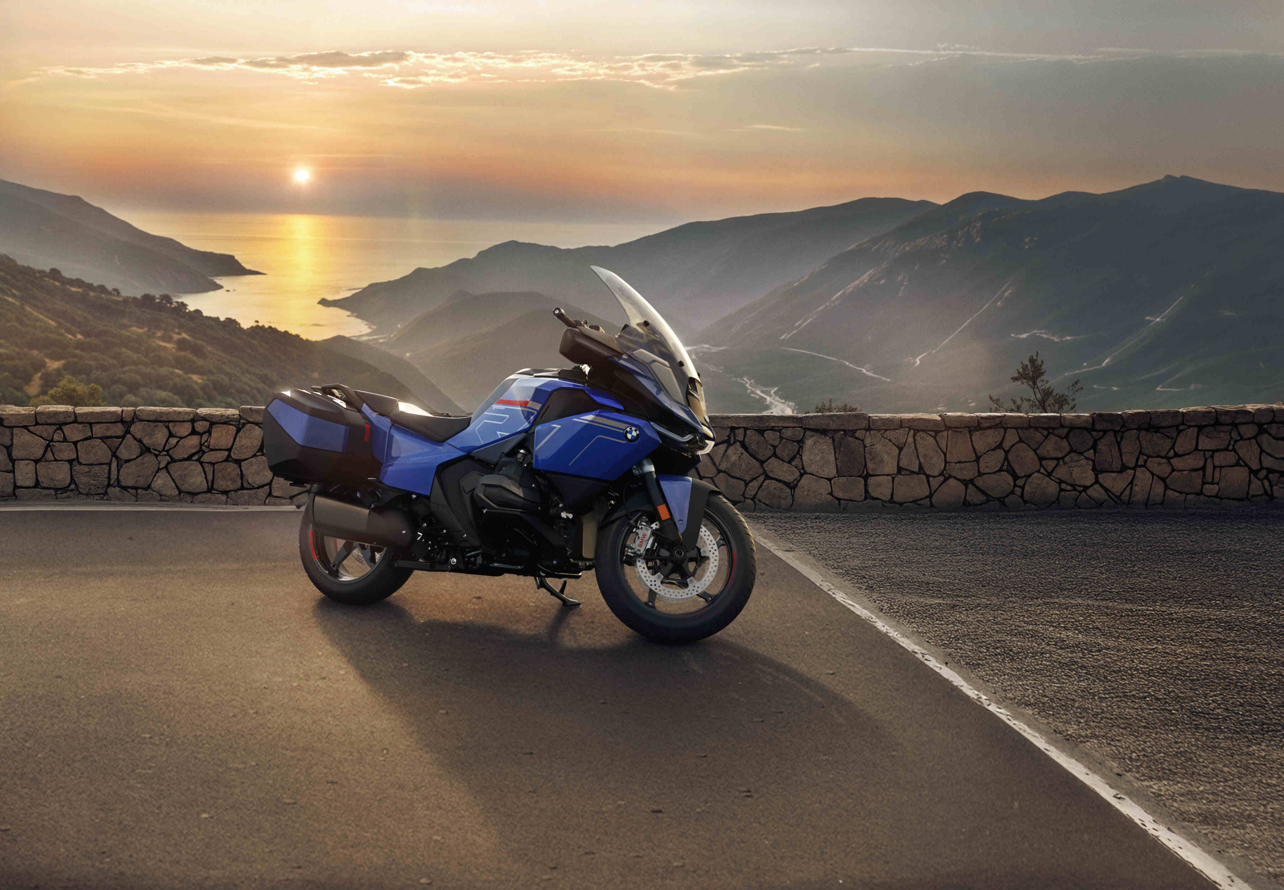 BMW R 1300 RT touring bike breaks cover