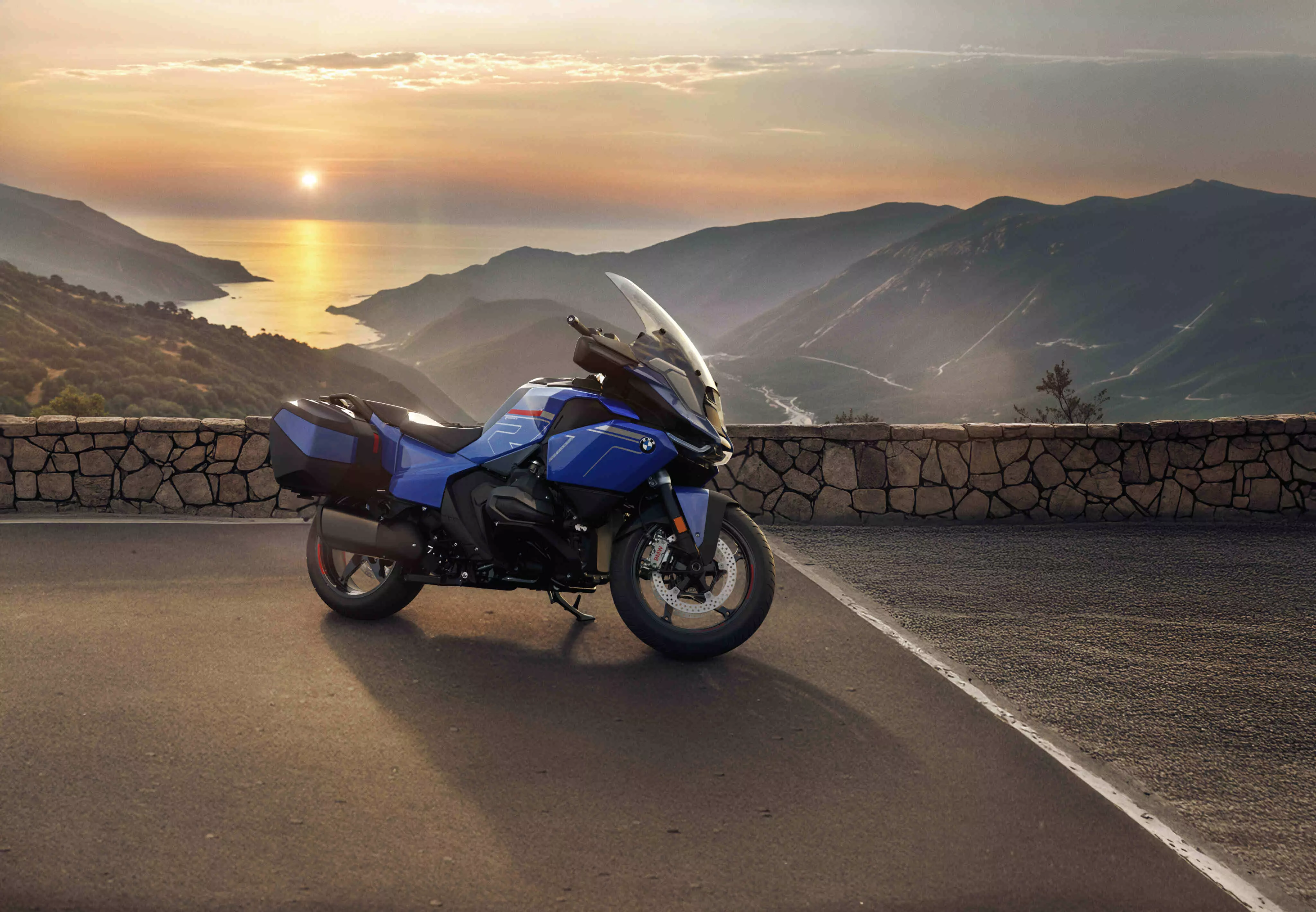BMW R 1300 RT touring bike breaks cover