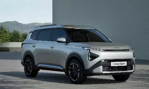 Kia Carens Clavis revealed. Bookings open on May 9, for ₹25,000 Kia Carens Clavis revealed. Bookings open on May 9, for ₹25,000