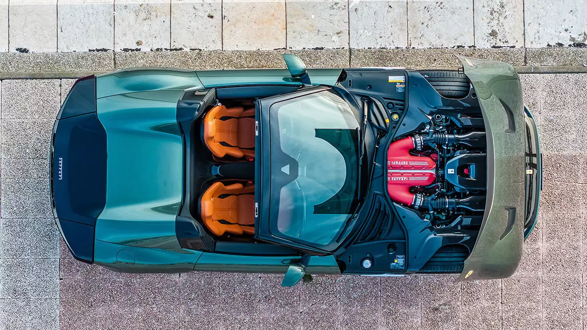 Compared to the 812 GTS, the body has been widened by 29mm, lengthened by 76mm and the wheelbase is shortened by 20mm Compared to the 812 GTS, the body has been widened by 29mm, lengthened by 76mm and the wheelbase is shortened by 20mm
