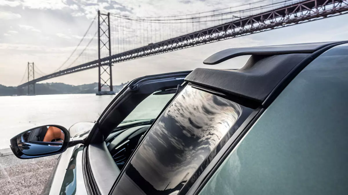 The active aero flaps on the boot lid only operate autonomously on the go and cannot be raised manually The active aero flaps on the boot lid only operate autonomously on the go and cannot be raised manually