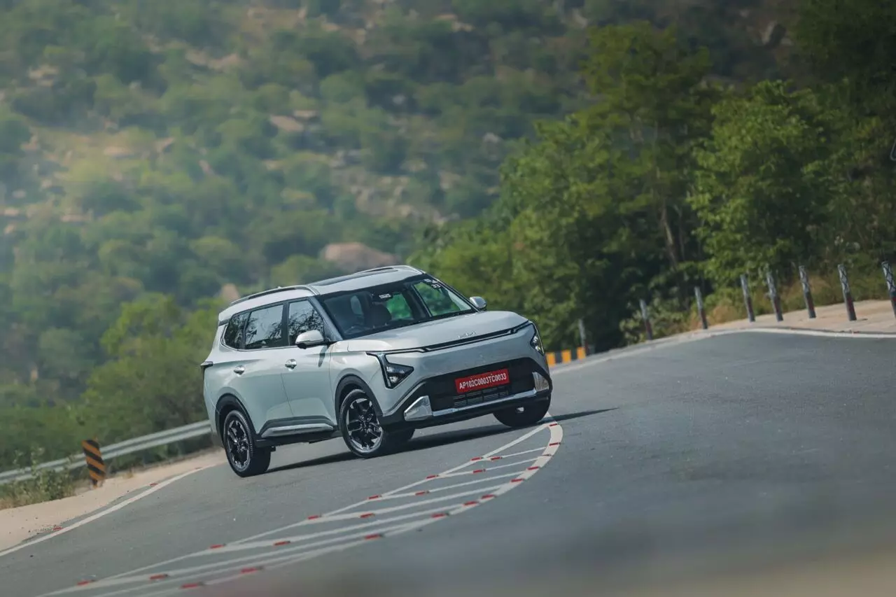 The Carens Clavis features design tweaks when compared to the ‘regular’ Carens that it is based on – Shot by Avdhoot A Kolhe for evo India The Carens Clavis features design tweaks when compared to the ‘regular’ Carens that it is based on – Shot by Avdhoot A Kolhe for evo India