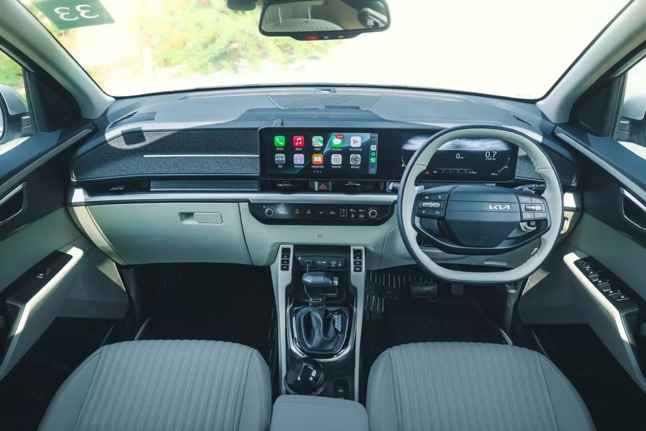 Step inside and the interior of Carens Clavis and you are greeted by a lot more tech – Shot by Avdhoot A Kolhe for evo India Step inside and the interior of Carens Clavis and you are greeted by a lot more tech – Shot by Avdhoot A Kolhe for evo India