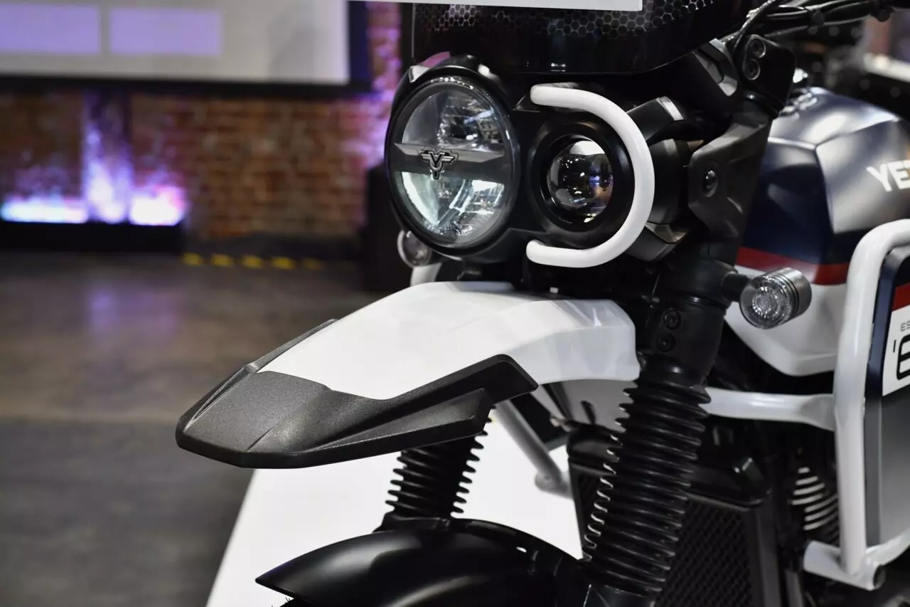 New for the 2025 Yezdi Adventure is a twin-LED headlight setup New for the 2025 Yezdi Adventure is a twin-LED headlight setup