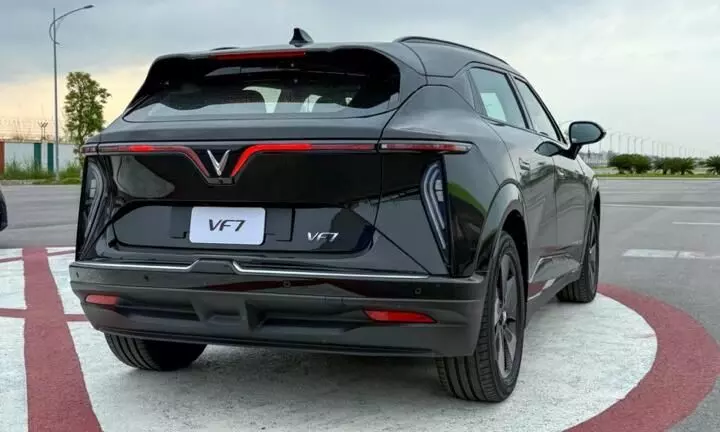 The VF7 go up against the likes of the Mahindra XEV 9e and the Tata Harrier.ev The VF7 go up against the likes of the Mahindra XEV 9e and the Tata Harrier.ev