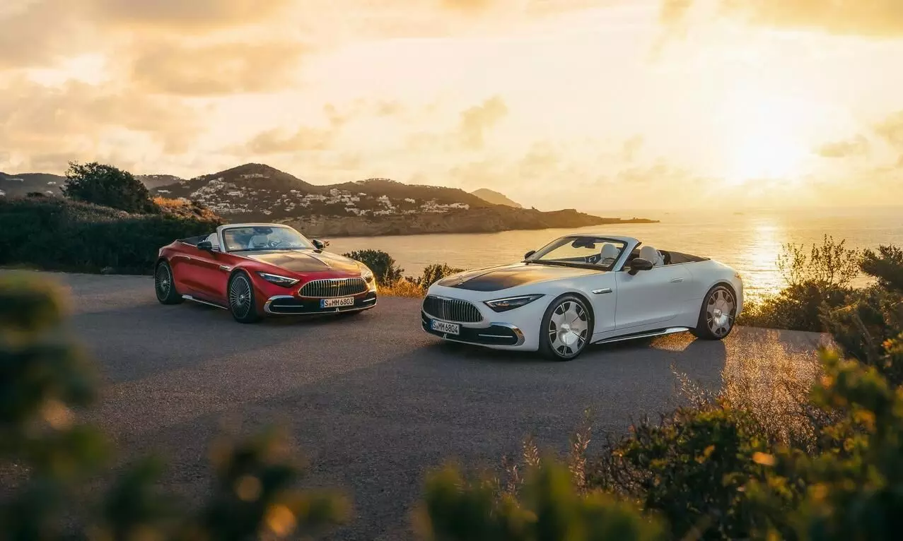 Buyers of the Mercedes-Maybach SL 680 Monogram Series can choose between two colour combinations, White Ambience or Red Ambience Buyers of the Mercedes-Maybach SL 680 Monogram Series can choose between two colour combinations, White Ambience or Red Ambience