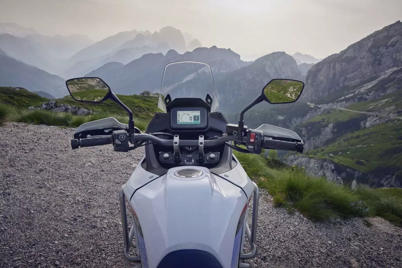 The Honda XL750 Transalp gets a 5-inch full colour TFT screen that uses optical bonding to improve visibility in bright sunlight The Honda XL750 Transalp gets a 5-inch full colour TFT screen that uses optical bonding to improve visibility in bright sunlight
