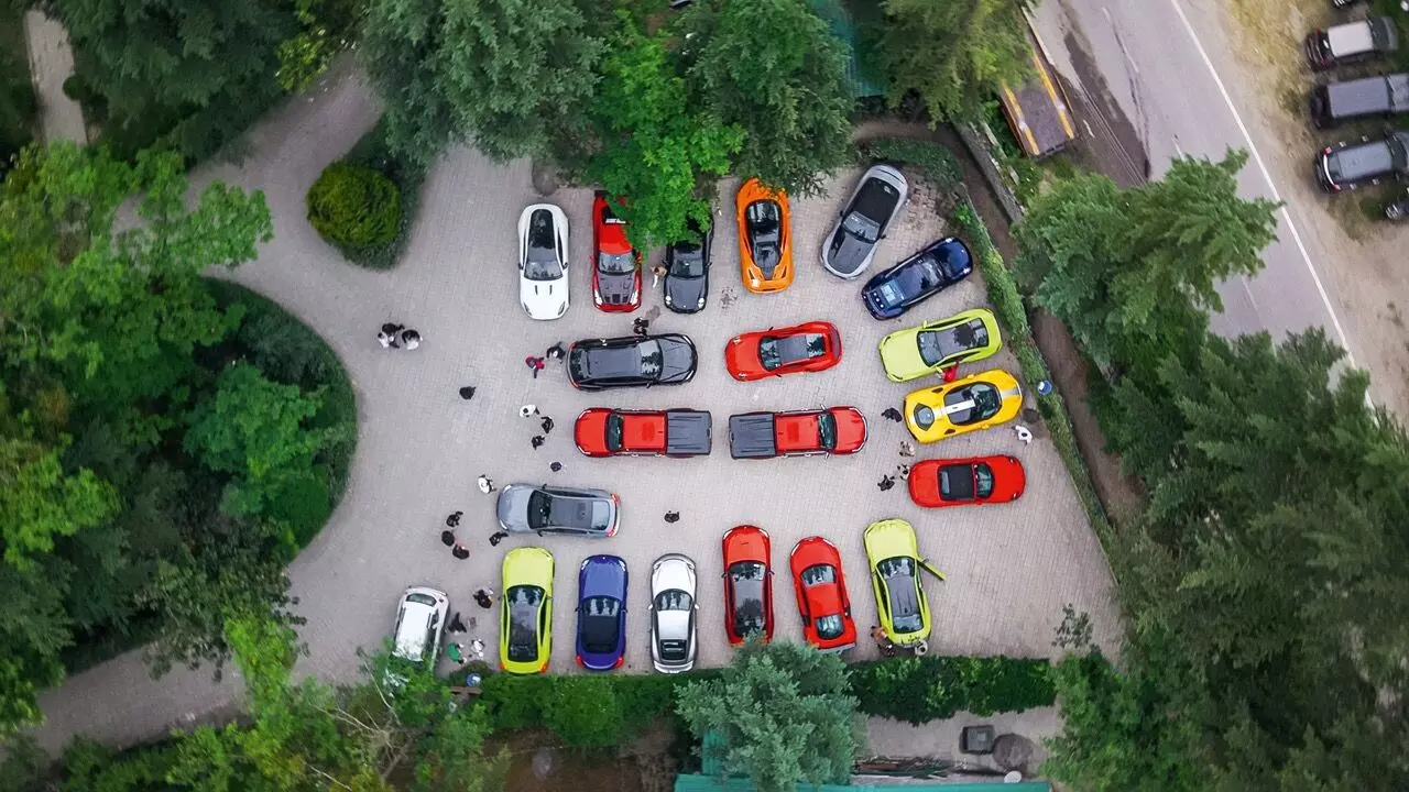 What started off as a simple conversation and ended up being an epic run in the mountains with 18 performance and supercars in the mountains and valleys of Himachal Pradesh What started off as a simple conversation and ended up being an epic run in the mountains with 18 performance and supercars in the mountains and valleys of Himachal Pradesh