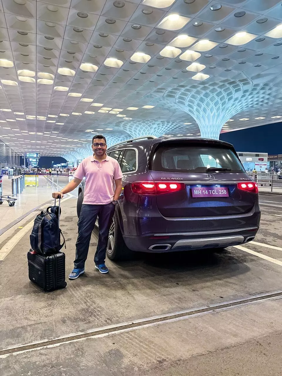 The ride quality of the Mercedes-Benz GLS is so good that the Editor could write this report in the car itself