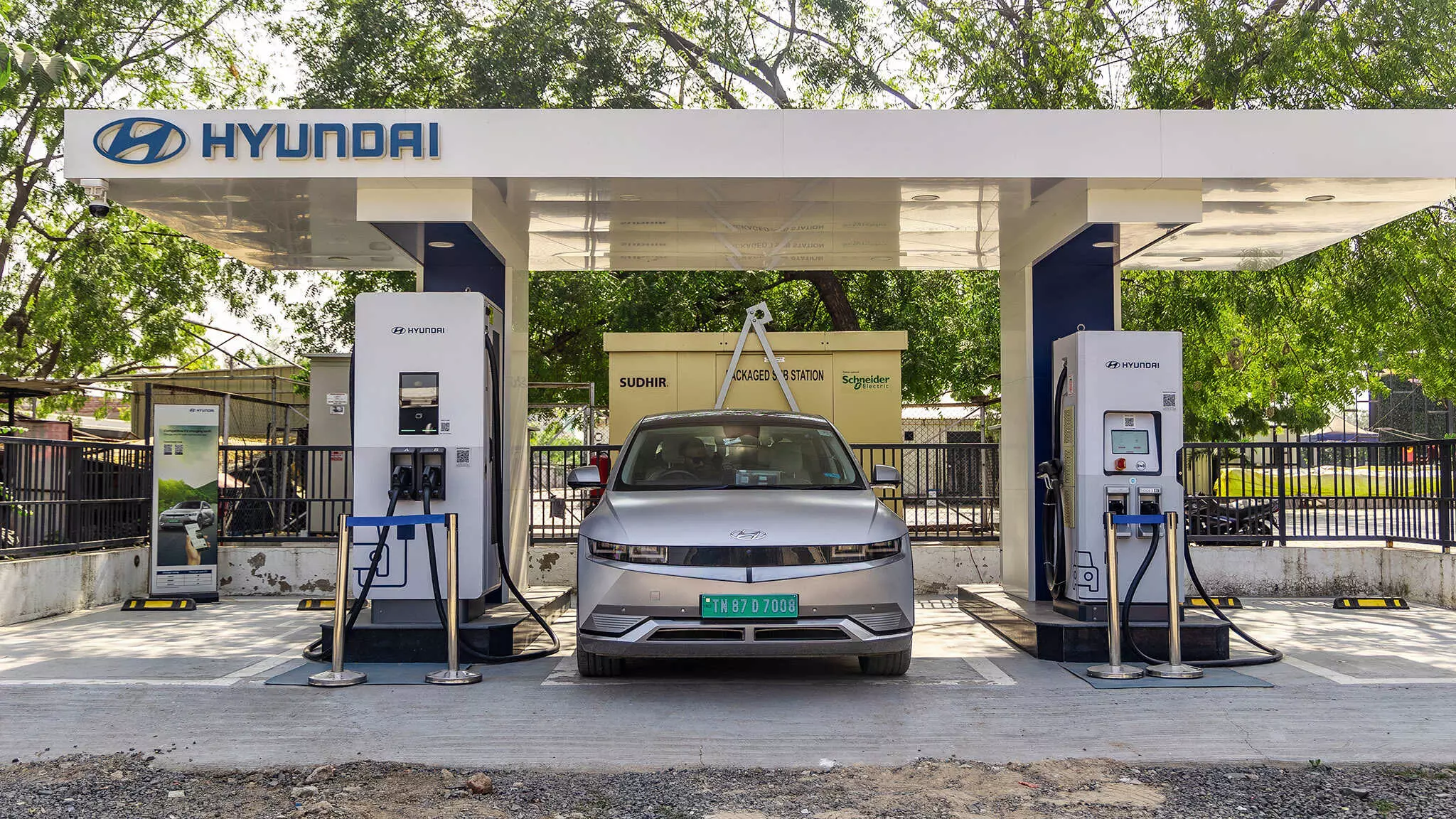 Charging stops offered something unique that Id never experienced during my travels across India. -Shot by Avdhoot A Kolhe for Evo India Charging stops offered something unique that Id never experienced during my travels across India. -Shot by Avdhoot A Kolhe for Evo India