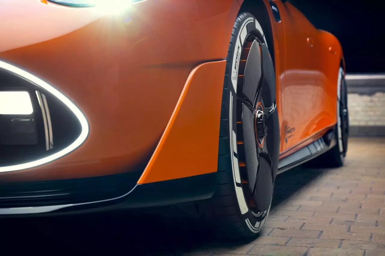 The 21-inch forged aluminium wheels get a five-spoke design and feature active aero elements The 21-inch forged aluminium wheels get a five-spoke design and feature active aero elements