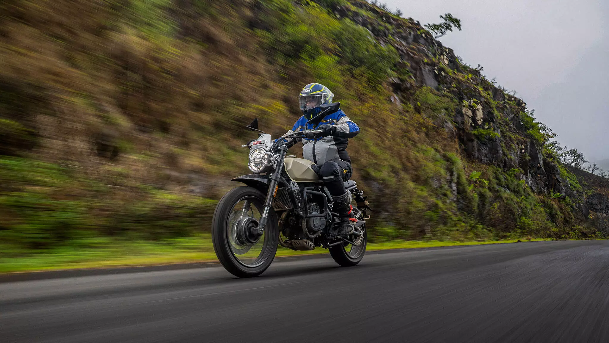 The XC is off-road ready and gets the same adjustable fork but with more travel – 145mm and also offers better ground clearance (180mm vs 165mm on the X). -Shot by Rohit G Mane for Evo India The XC is off-road ready and gets the same adjustable fork but with more travel – 145mm and also offers better ground clearance (180mm vs 165mm on the X). -Shot by Rohit G Mane for Evo India