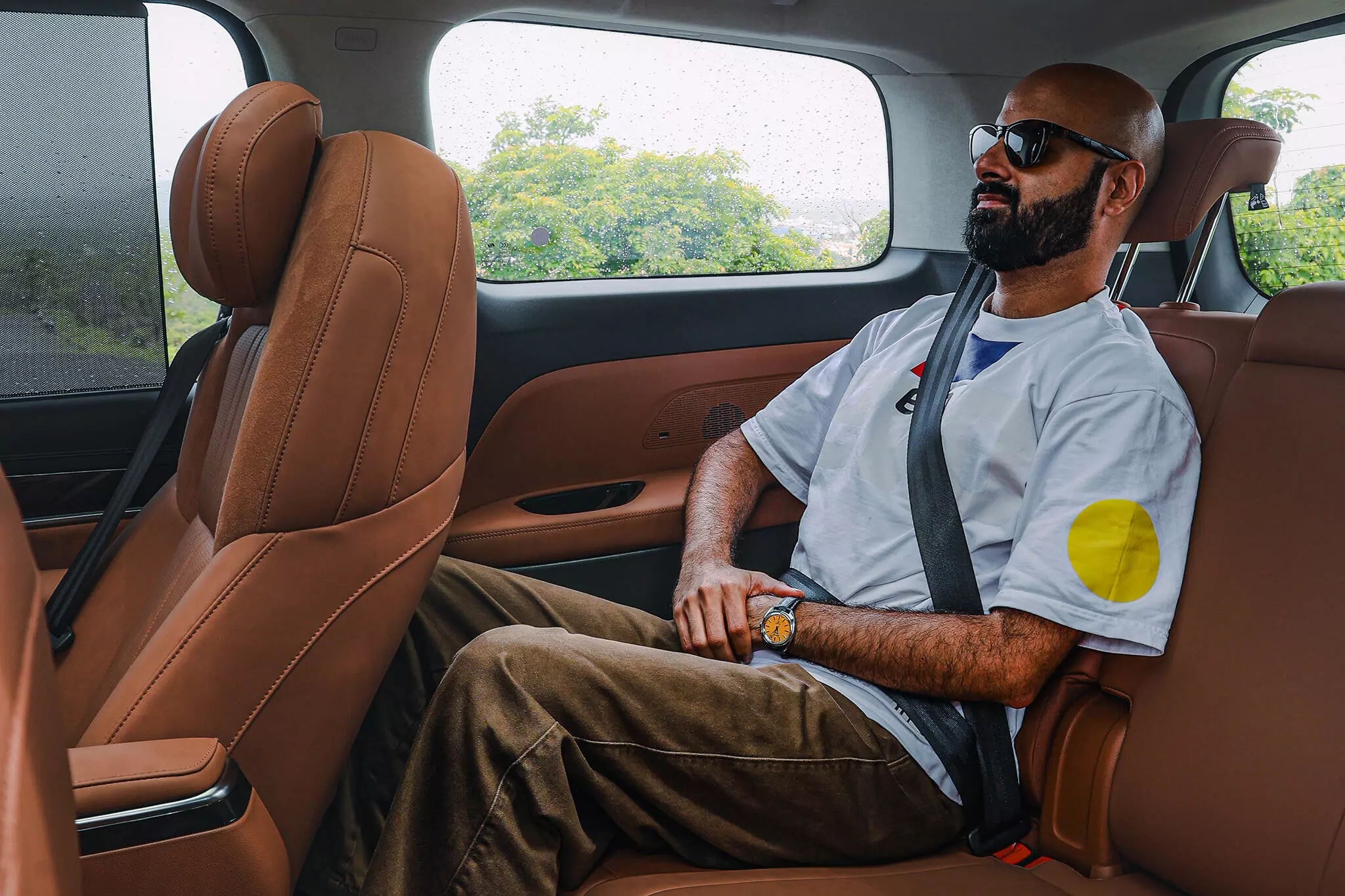 MG M9s third row seats have room for three adults with generous kneeroom except the under thigh support isnt great — Shot by Avdhoot A Kolhe for Evo India MG M9s third row seats have room for three adults with generous kneeroom except the under thigh support isnt great — Shot by Avdhoot A Kolhe for Evo India