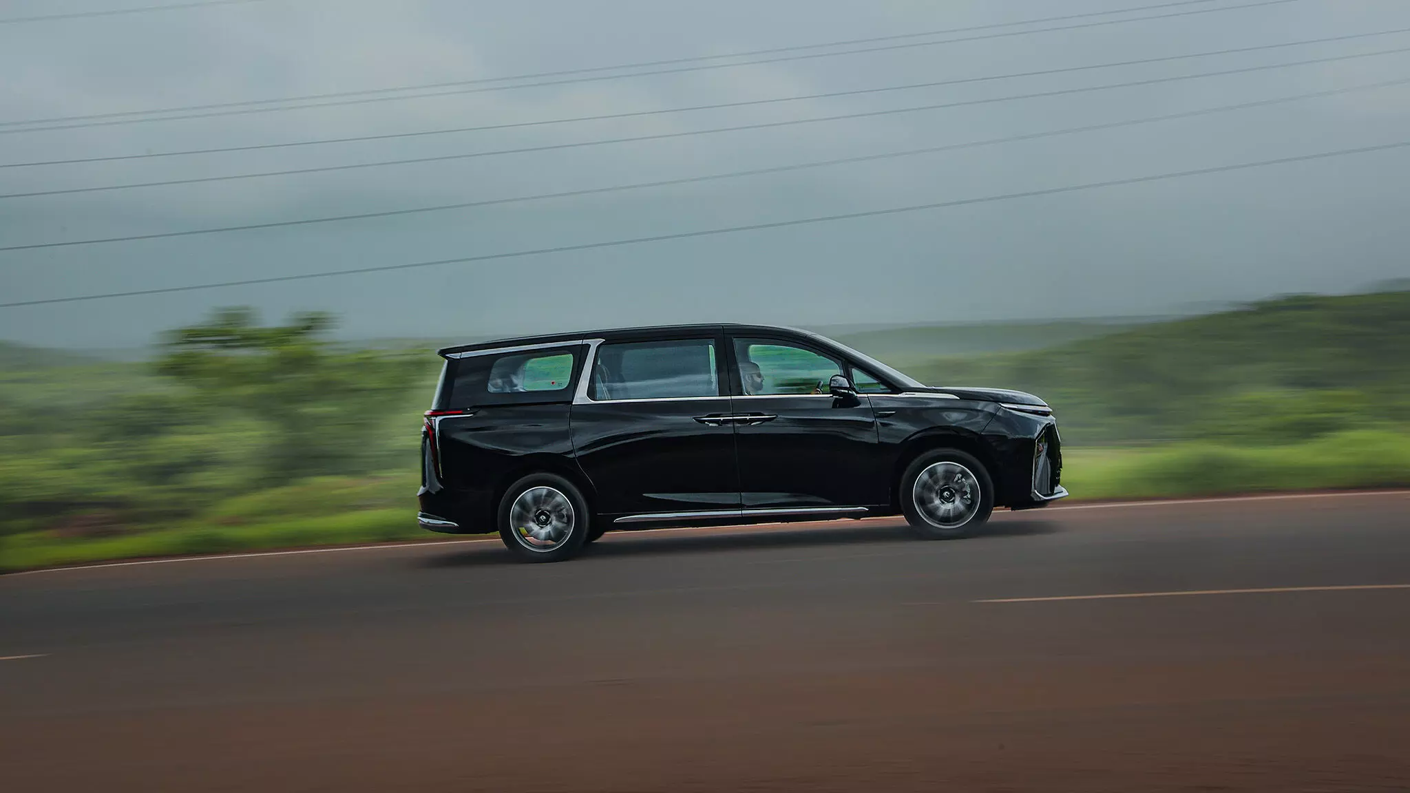 The M9 packs a 90kWh battery under its floor, makes 241bhp and 350Nm from a single motor on the front axle — Shot by Avdhoot A Kolhe for Evo India The M9 packs a 90kWh battery under its floor, makes 241bhp and 350Nm from a single motor on the front axle — Shot by Avdhoot A Kolhe for Evo India
