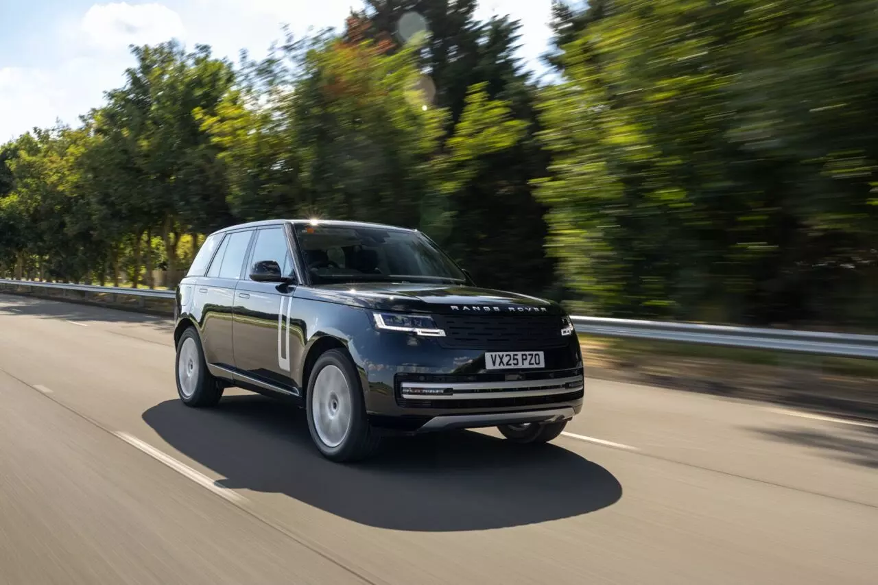 The Range Rover electric is underpinned by the MLA-Flex architecture that also underpins the current generation combustion-powered and plug-in hybrid Range Rovers The Range Rover electric is underpinned by the MLA-Flex architecture that also underpins the current generation combustion-powered and plug-in hybrid Range Rovers