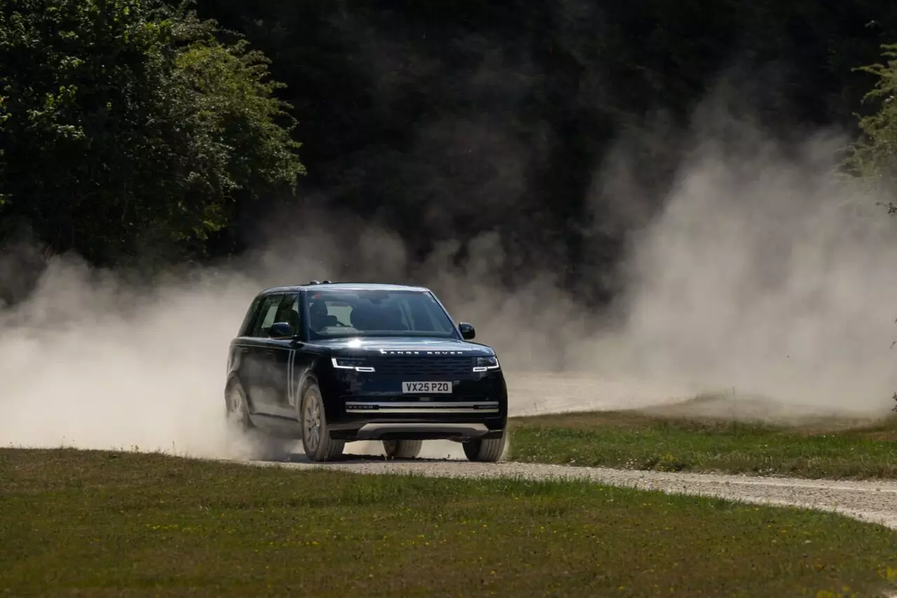 The Range Rover BEV is equipped with virtual all-wheel-drive, a single-pedal driving mode and Intelligent Torque Management (ITM) which makes torque adjustments on low traction surfaces in 5 milliseconds. The Range Rover BEV is equipped with virtual all-wheel-drive, a single-pedal driving mode and Intelligent Torque Management (ITM) which makes torque adjustments on low traction surfaces in 5 milliseconds.