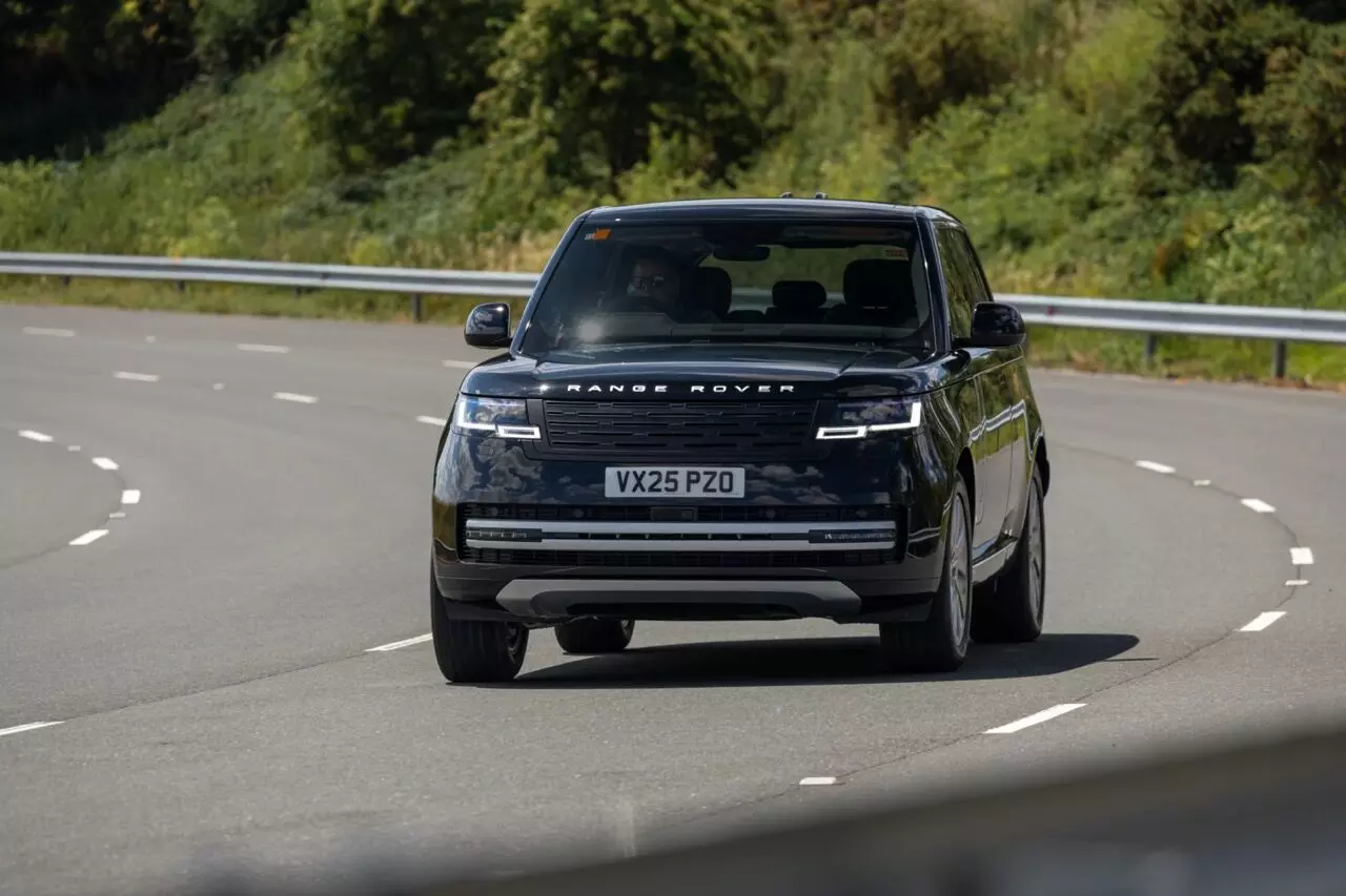 The heave-ho (vertical movement) that you get in most electric cars is well managed in the Range Rover electric The heave-ho (vertical movement) that you get in most electric cars is well managed in the Range Rover electric