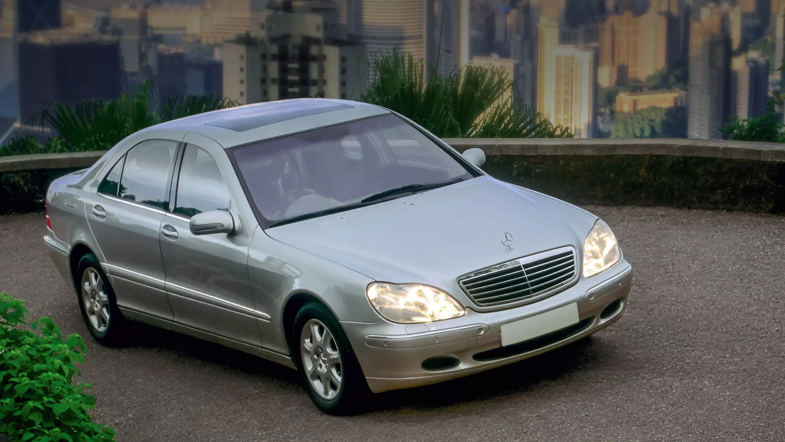 2000 Mercedes-Benz S-Class (W220): Gone But Not Forgotten 2000 Mercedes-Benz S-Class (W220): Gone But Not Forgotten