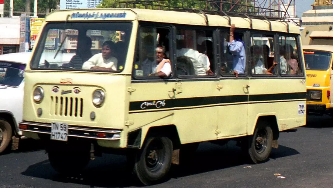 Mahindra FJ 460s 4WD versions were popular in the coffee states as they could easily climb steep slopes where the tractors would usually tip over. Mahindra FJ 460s 4WD versions were popular in the coffee states as they could easily climb steep slopes where the tractors would usually tip over.