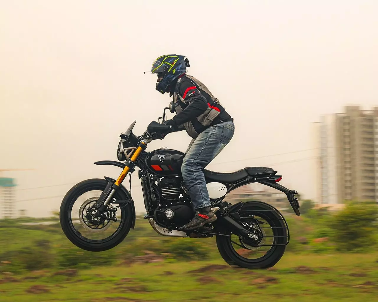 The suspension setup of the 400 XC has the ability to handle a fair bit of abuse – Shot by Avdhoot A Kolhe for evo India The suspension setup of the 400 XC has the ability to handle a fair bit of abuse – Shot by Avdhoot A Kolhe for evo India