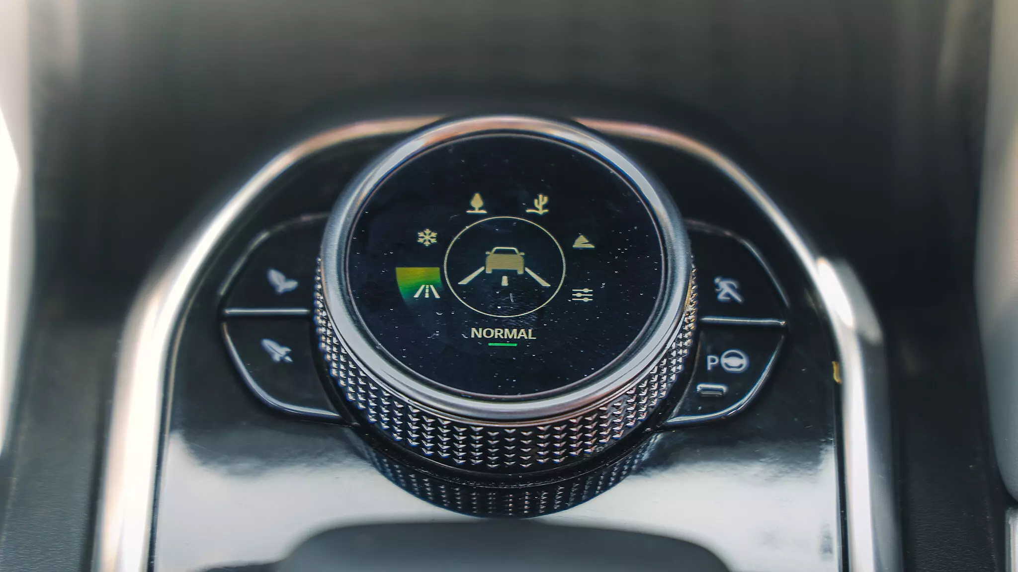 The Harrier EV comes with a slew of terrain modes such as Normal, Rock Crawl, Mud Ruts, Snow & Grass, Sand and Custom. The Harrier EV comes with a slew of terrain modes such as Normal, Rock Crawl, Mud Ruts, Snow & Grass, Sand and Custom.