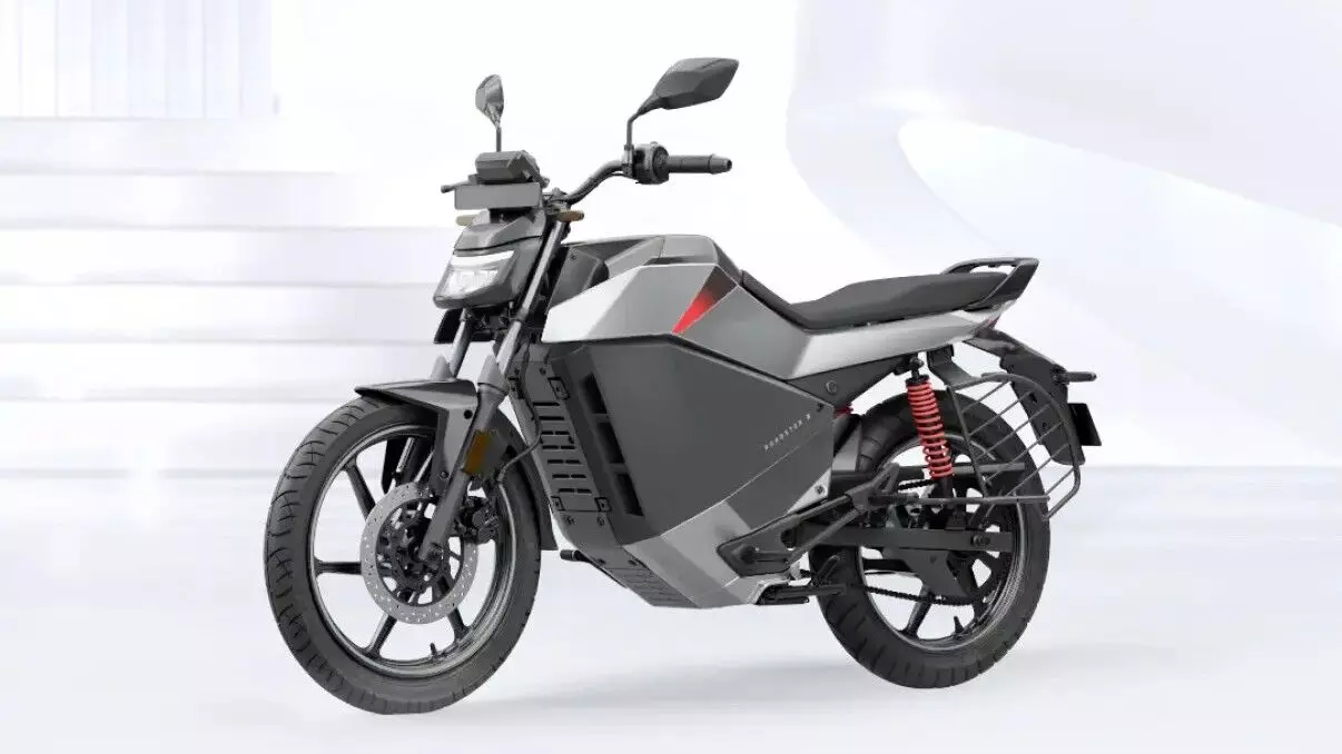 The Roadster X+ gets a new 9.1kWh (4680 Bharat Cell) battery pack; available at a discounted price of ₹1.90 lakh. The Roadster X+ gets a new 9.1kWh (4680 Bharat Cell) battery pack; available at a discounted price of ₹1.90 lakh.