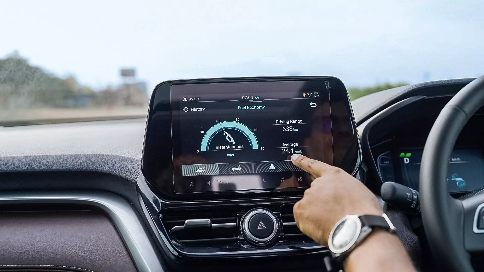 The Hyryders 9-inch infotainment system is intuitive to use, has wireless Apple CarPlay and Android Auto; the Toyota i-Connect also adds value to the package — Shot by Rohit G Mane for evo India