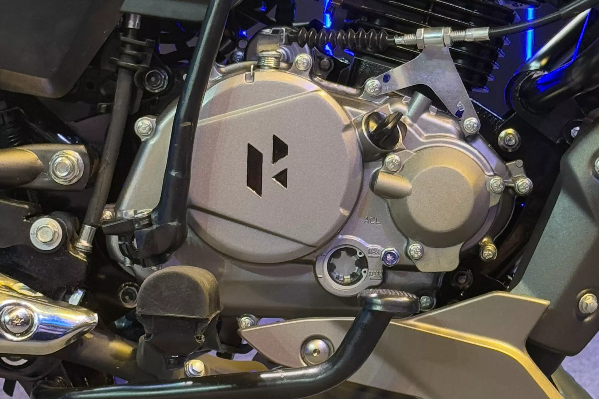 The Glamour X is powered by a 124.7cc air-cooled engine that produces 11.4bhp at 8250rpm and 10.5Nm at 6500rpm; gets 3 ride modes. The Glamour X is powered by a 124.7cc air-cooled engine that produces 11.4bhp at 8250rpm and 10.5Nm at 6500rpm; gets 3 ride modes.