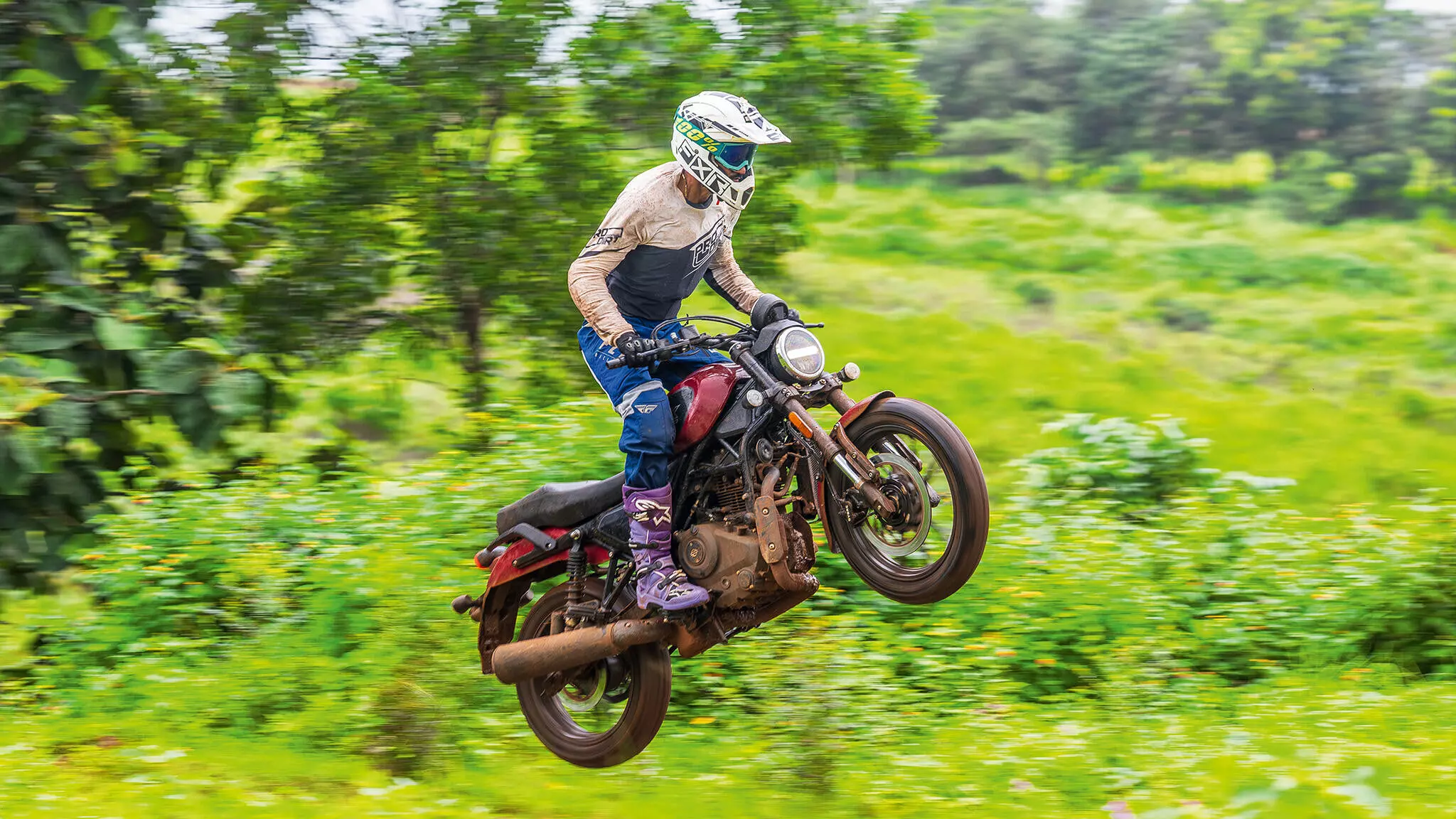The Harley-Davidson X440 pulled off big jumps without a busted fork seal or even a bent wheel — Shot by Avdhoot A Kolhe for evo India The Harley-Davidson X440 pulled off big jumps without a busted fork seal or even a bent wheel — Shot by Avdhoot A Kolhe for evo India