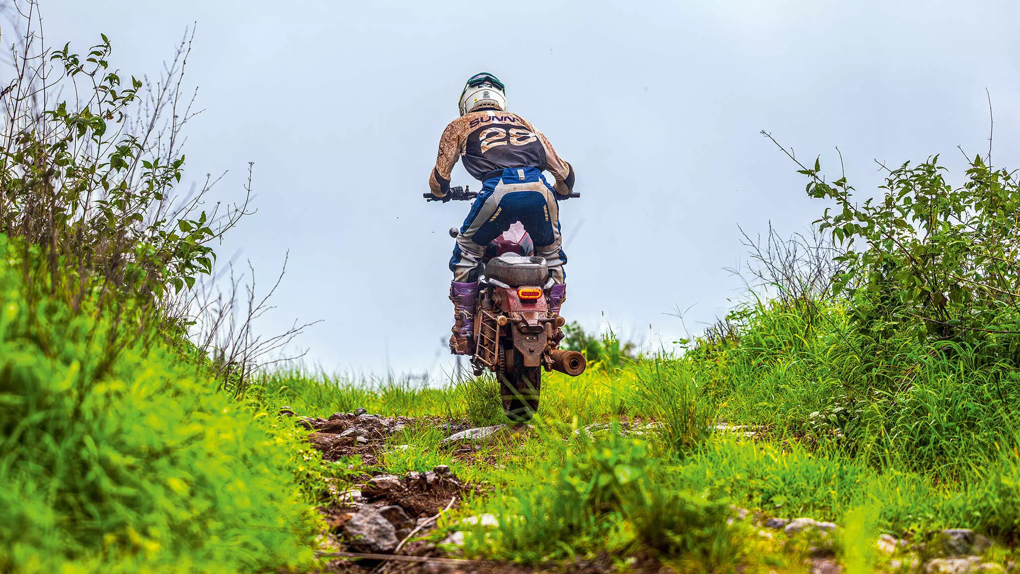The X440 unflinchingly crawled up the steep hill climb sprawling with rocks and boulders despite its low ground clearance — Shot by Avdhoot A Kolhe for evo India The X440 unflinchingly crawled up the steep hill climb sprawling with rocks and boulders despite its low ground clearance — Shot by Avdhoot A Kolhe for evo India