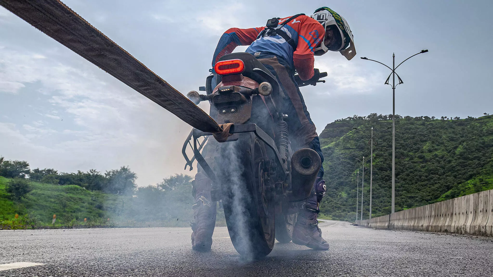 The X440 was tasked to tow the truck along with five people on its flat bed for 100m — Shot by Avdhoot A Kolhe for evo India The X440 was tasked to tow the truck along with five people on its flat bed for 100m — Shot by Avdhoot A Kolhe for evo India