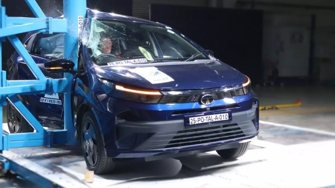 Tata Altroz facelift side pole impact BNCAP test. Tata Altroz facelift side pole impact BNCAP test.