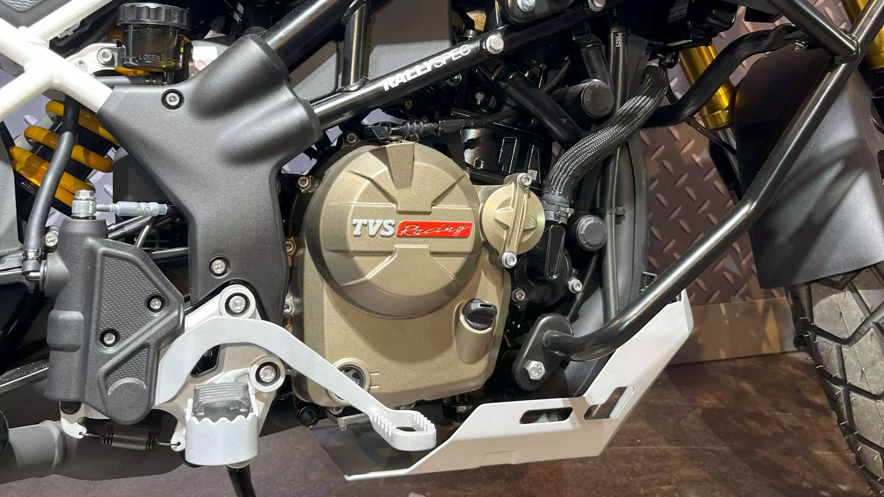 It has a next-gen RT-XD4 engine which is 299.1cc DOHC and liquid-cooled; makes 35.5bhp at 9000rpm and 28.5Nm at 7000rpm It has a next-gen RT-XD4 engine which is 299.1cc DOHC and liquid-cooled; makes 35.5bhp at 9000rpm and 28.5Nm at 7000rpm