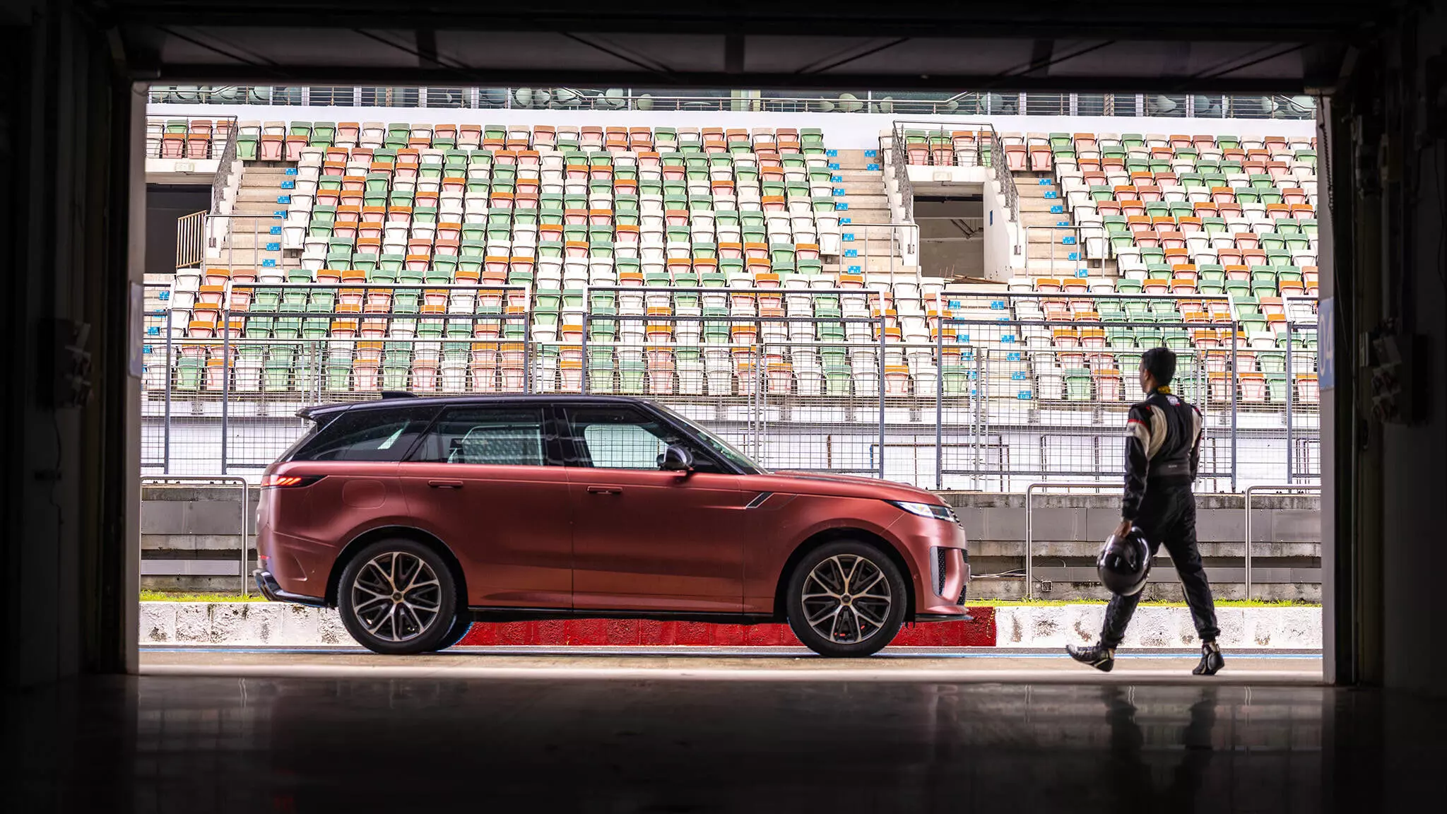 2025 Range Rover Sport SV Edition Two special feature: SV Track Attack Part 4 2025 Range Rover Sport SV Edition Two special feature: SV Track Attack Part 4