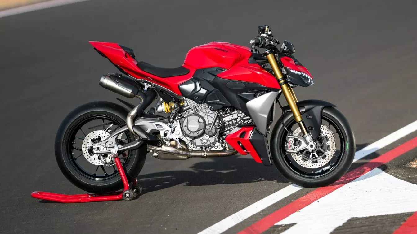 Its lightweight monocoque frame makes it Ducatis lightest Streetfighter model yet Its lightweight monocoque frame makes it Ducatis lightest Streetfighter model yet