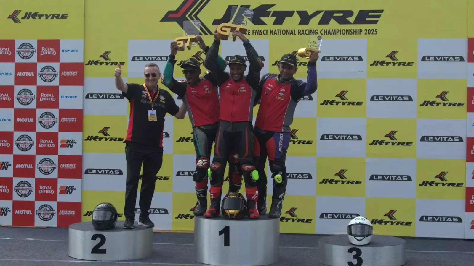 (L-R) Freddie Spencer MotoGP Legend, Navaneeth Kumar, Anish Shetty and Kayan Patel  Professionals Category in the Royal Enfield Continental GT Cup