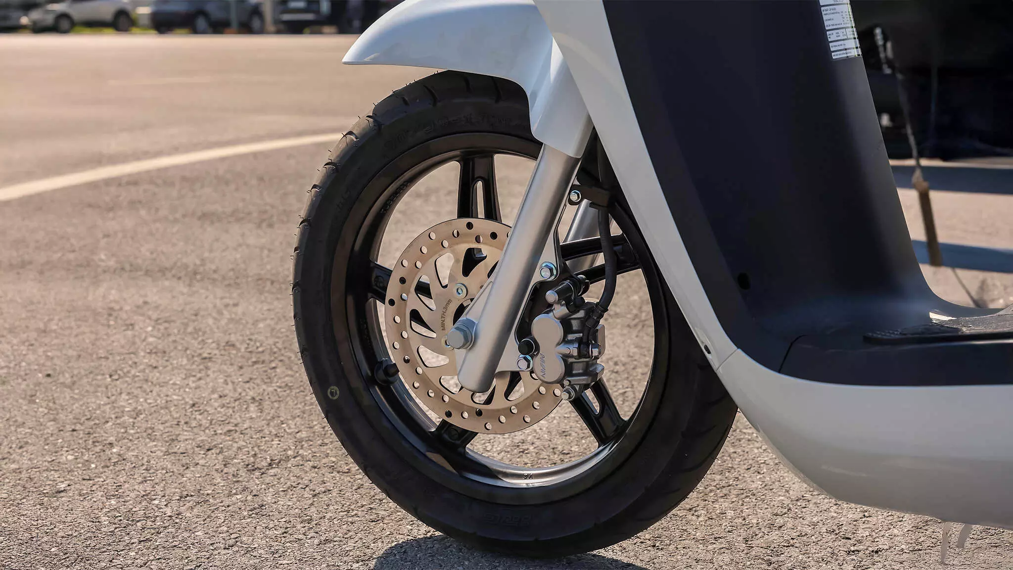 This model features 14-inch wheels and 141mm ground clearance that differentiates it from the entry-level models